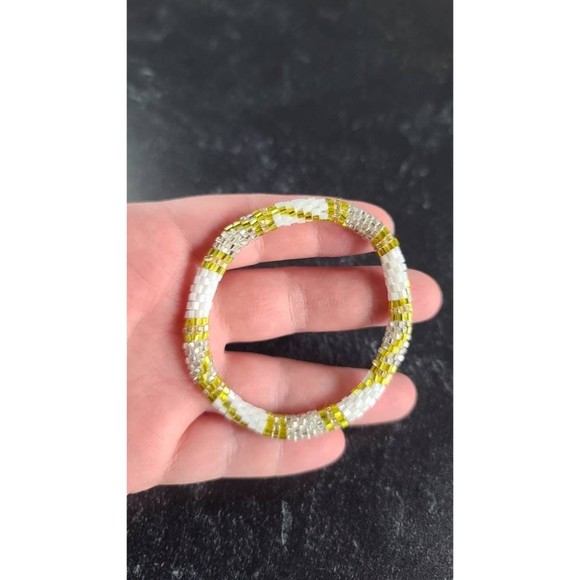 Vintage Gold and White Beaded Bracelet - Picture 3 of 10